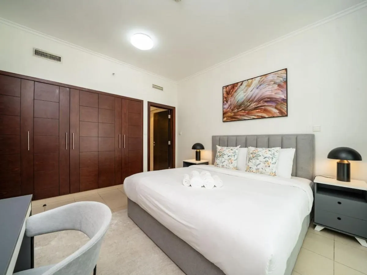 Downtown 1 Bed With A Pool Side Burj Khalifa View Apartment Dubai