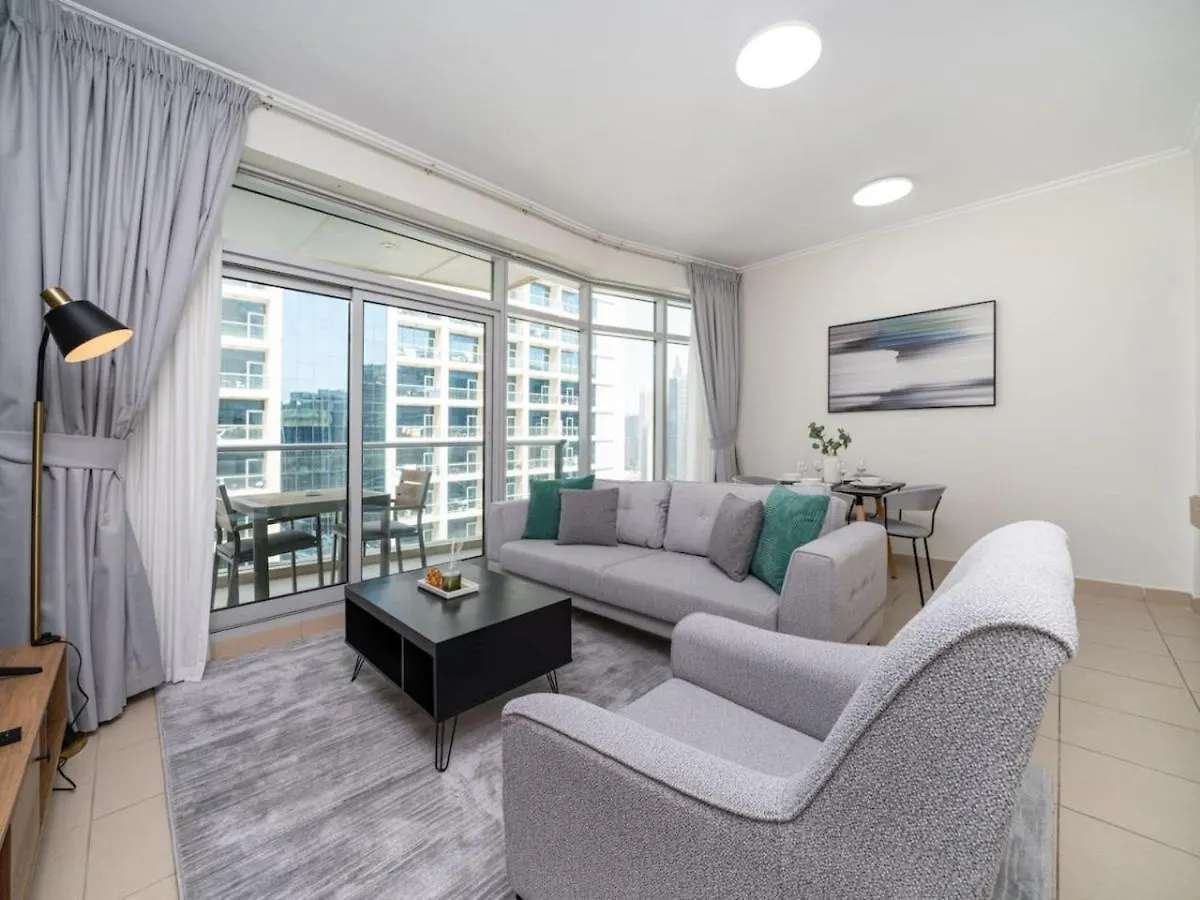 Downtown 1 Bed With A Pool Side Burj Khalifa View Apartment Dubai