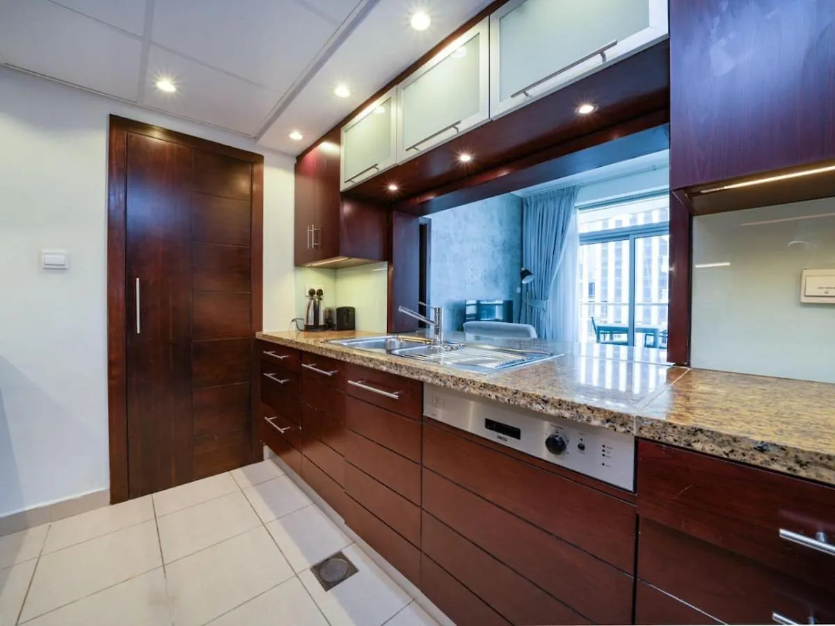 Downtown 1 Bed With A Pool Side Burj Khalifa View Apartment Dubai