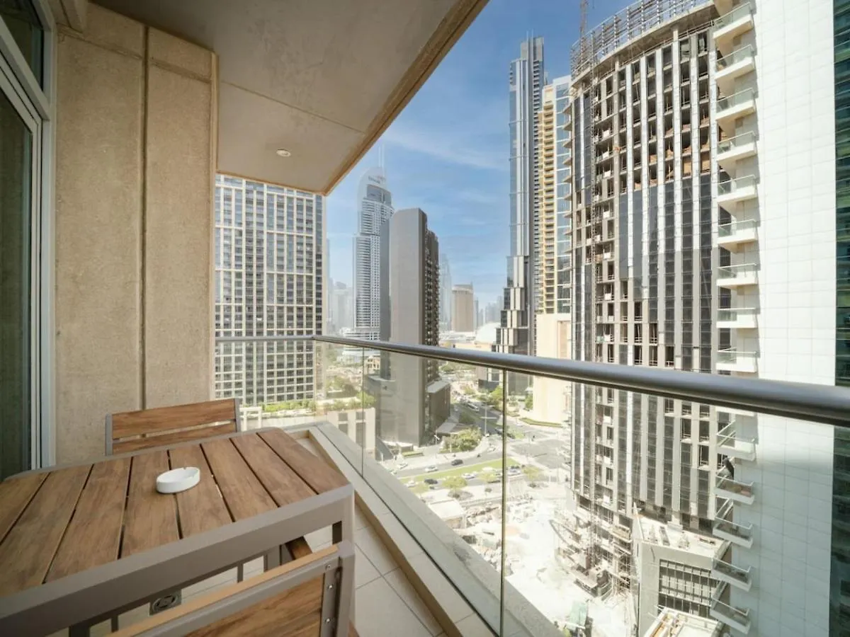 Downtown 1 Bed With A Pool Side Burj Khalifa View Apartment Dubai